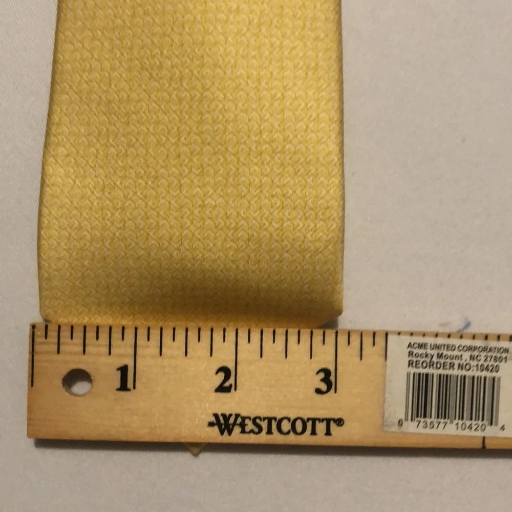 Michael Kors mens 100 % silk neck tie Classic Geo
